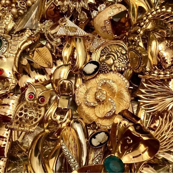 ⚜️ 4 LB Vintage Jewelry Lot | 90% Wearable | Gold & Silver | Inventory 4 Resale - Picture 2 of 14